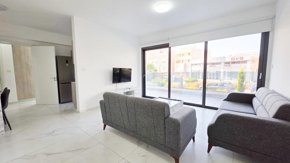 Communal lounge/ TV room, TV and multimedia, Balcony/Terrace, Living room, Seating area, Evening entertainment
