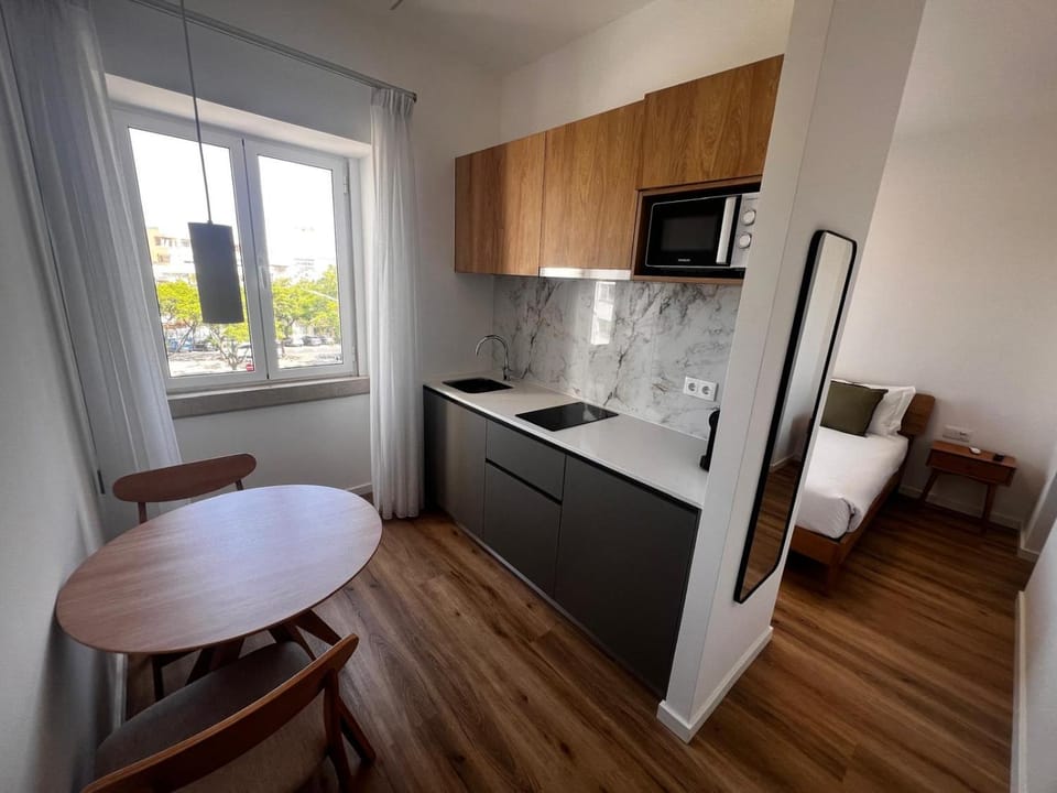 Kitchen or kitchenette, Dining area, stove