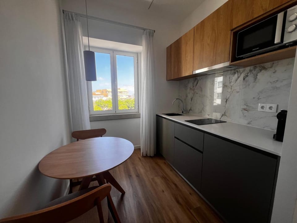 Kitchen or kitchenette, Dining area, stove
