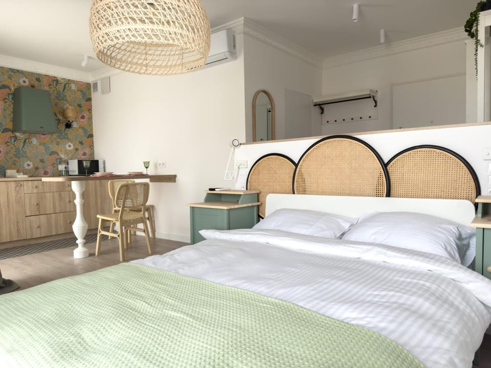 Bed, Photo of the whole room