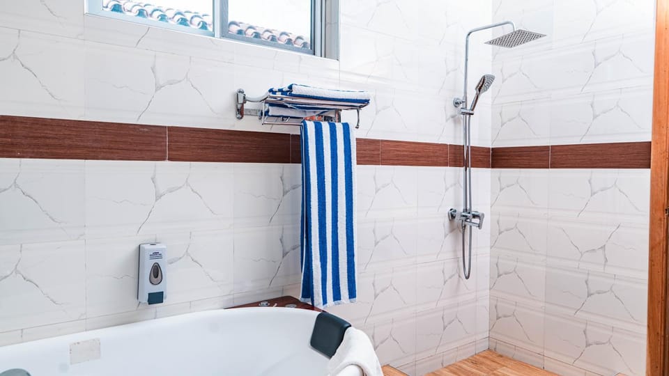 Shower, Bathroom, towels