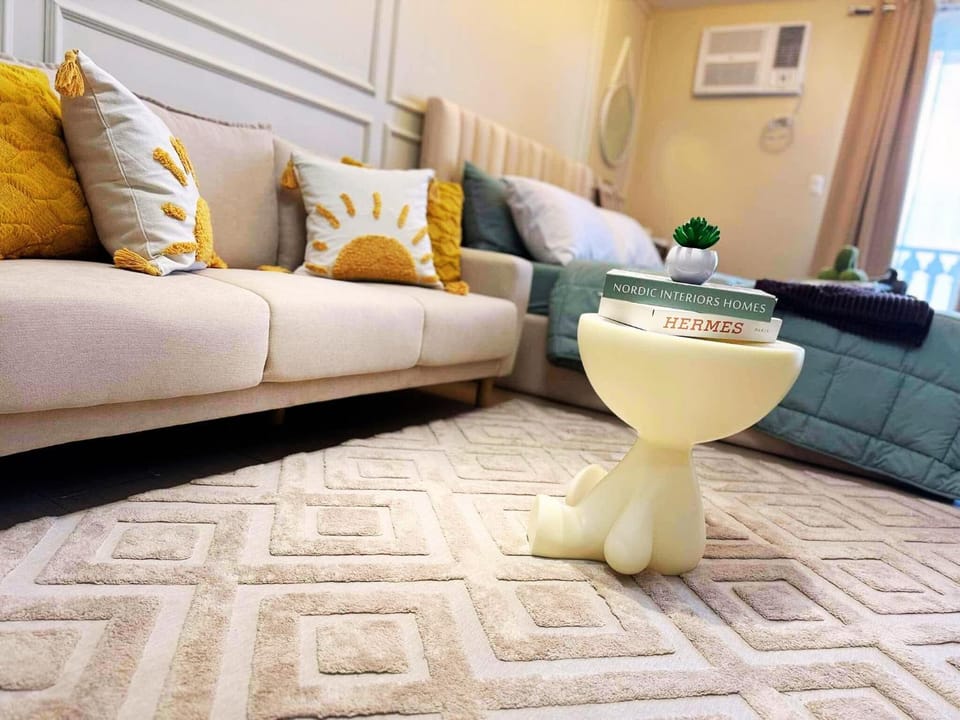 Cozy Unit near Venice Grand Canal Mall McKinley Hill Taguig Apartment in Makati