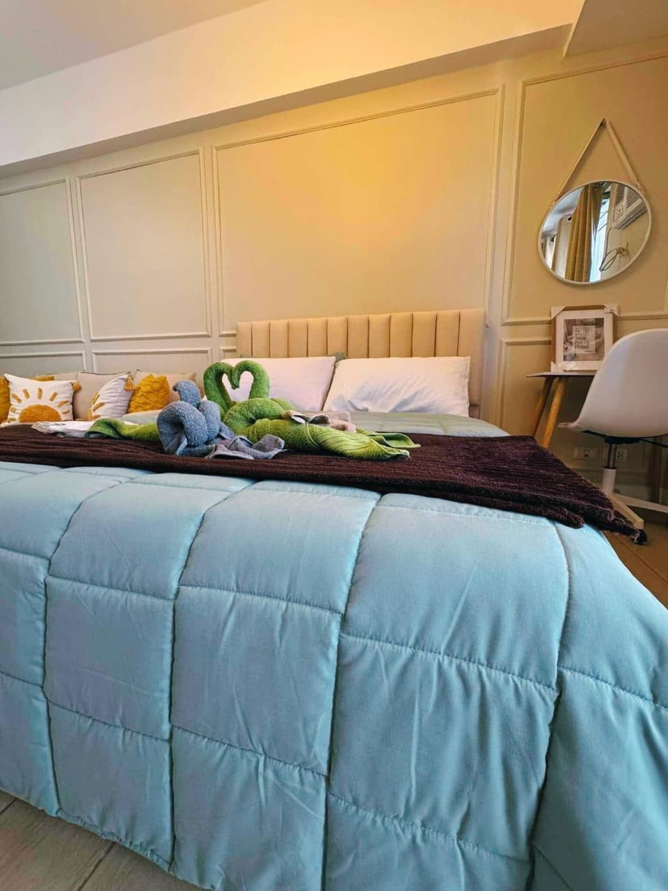 Cozy Unit near Venice Grand Canal Mall McKinley Hill Taguig Apartment in Makati