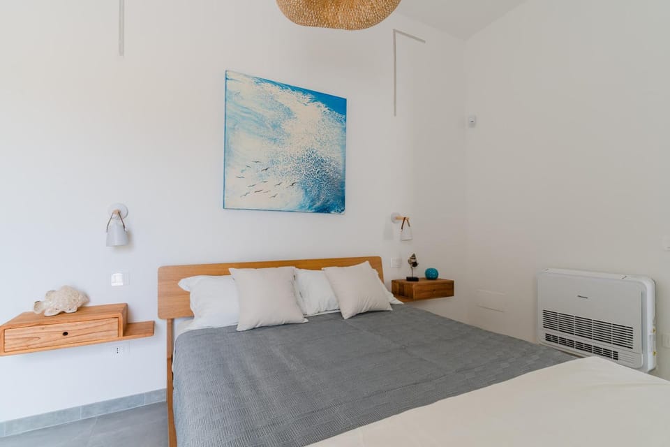 Bed, Photo of the whole room, Bedroom, air conditioner