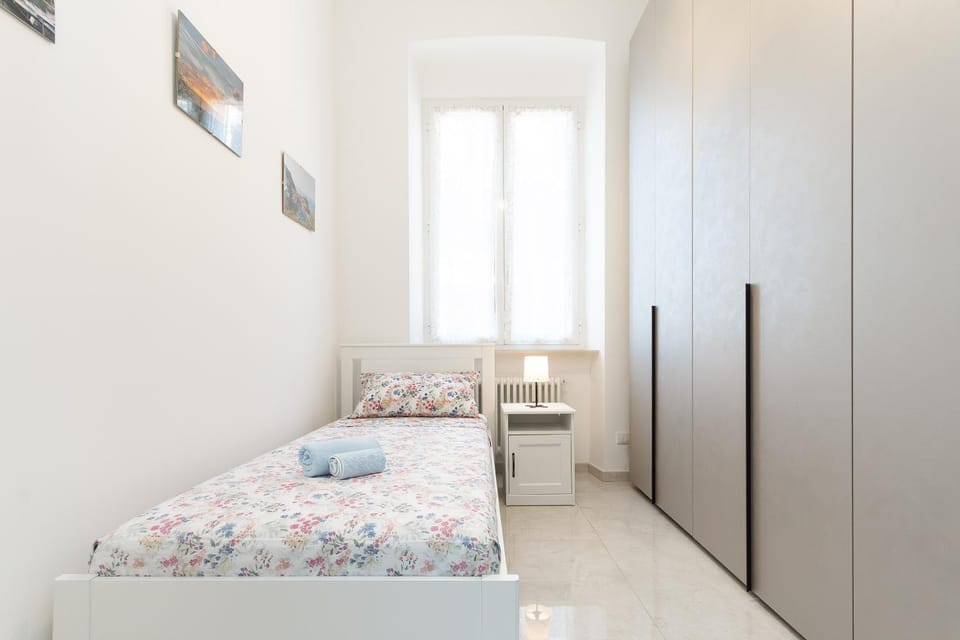 Bed, Photo of the whole room, Bedroom, towels, wardrobe