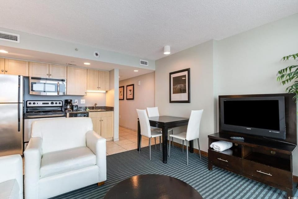 Kitchen or kitchenette, Living room, Dining area