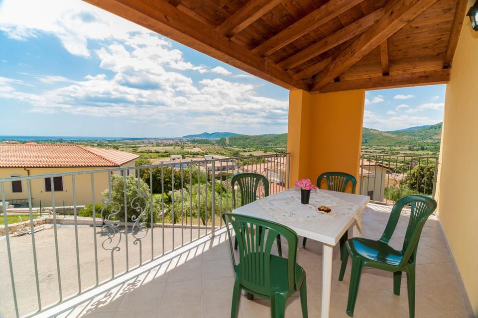 Property building, Patio, Day, Natural landscape, View (from property/room), Balcony/Terrace, Dining area, Mountain view
