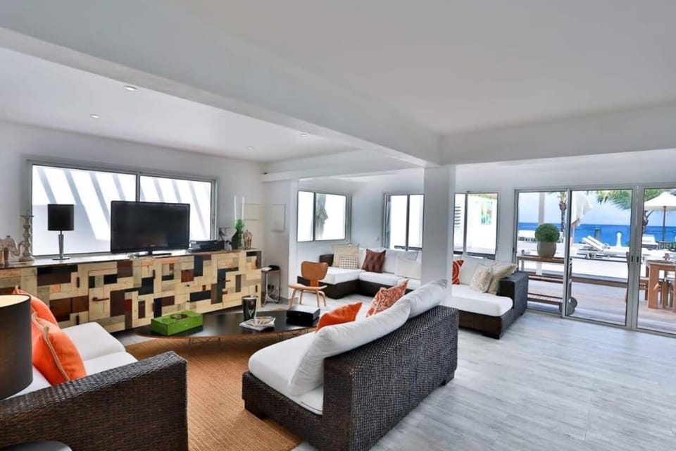 Fabulous Villa with a Spacious Interior Villa in Leeward Islands