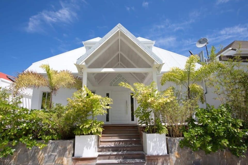 Fabulous Villa with a Spacious Interior Villa in Leeward Islands