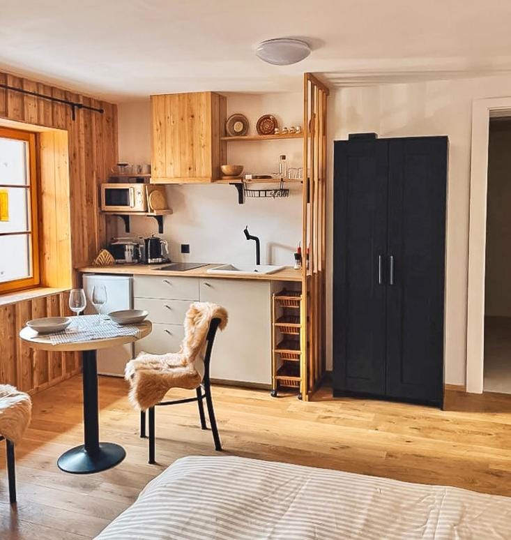 Kitchen or kitchenette, Seating area, Dining area, microwave, stove, toaster, wardrobe, kitchen