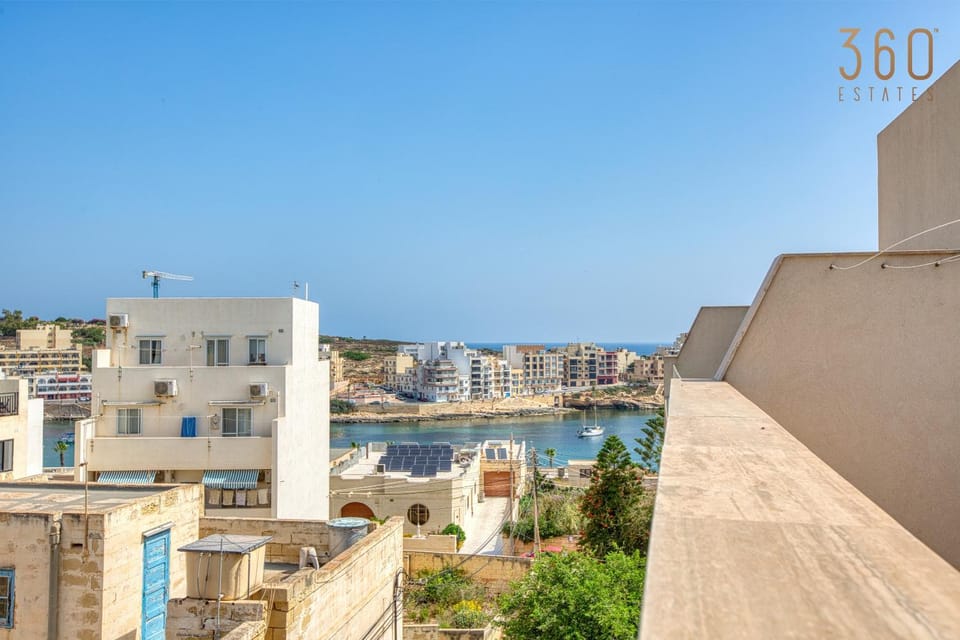 Property building, Nearby landmark, Day, Natural landscape, City view, Lake view, River view, Sea view