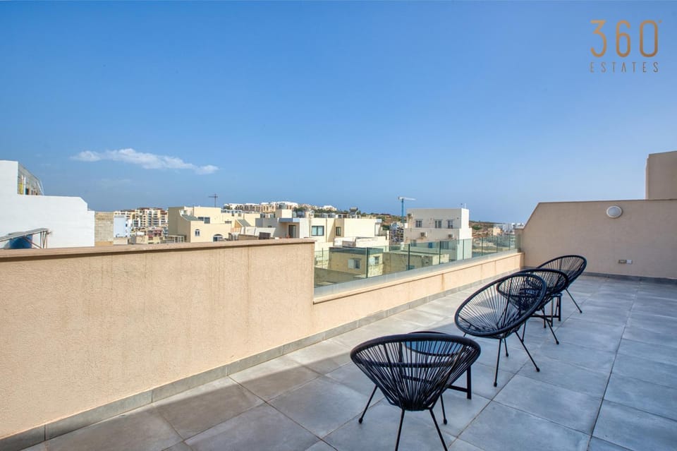 Patio, Day, View (from property/room), Balcony/Terrace