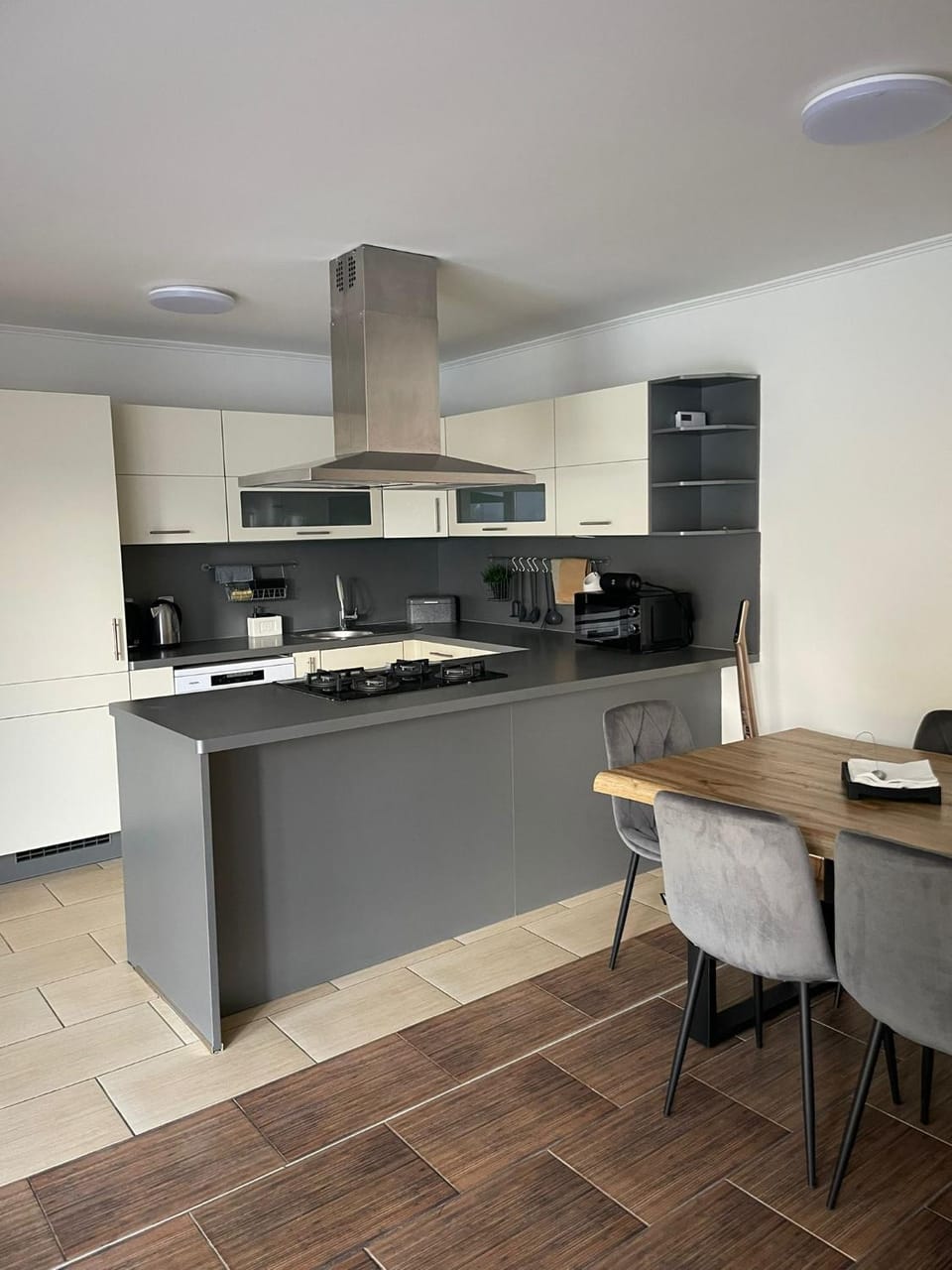 Kitchen or kitchenette, Dining area, stove
