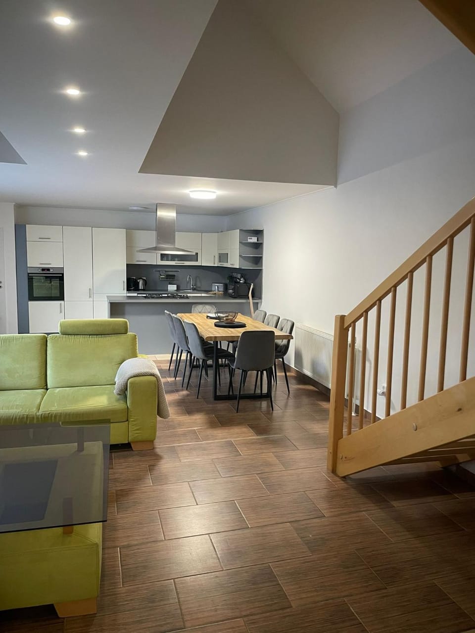 Kitchen or kitchenette, Living room, Seating area, Dining area