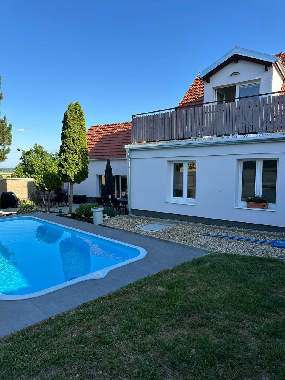 Property building, Day, Garden, Garden view, Pool view, Swimming pool