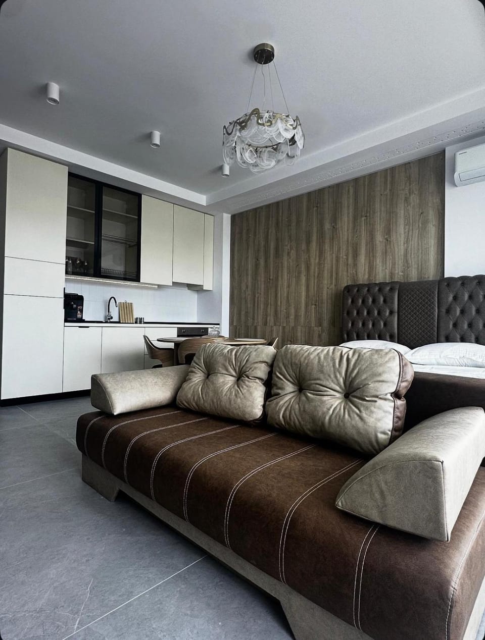 Axxis Luxury Studio Apartment in Constanta