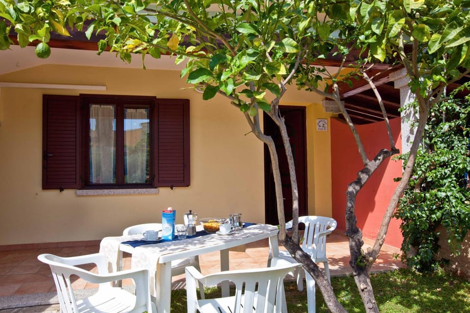 Property building, Patio, Garden, Dining area