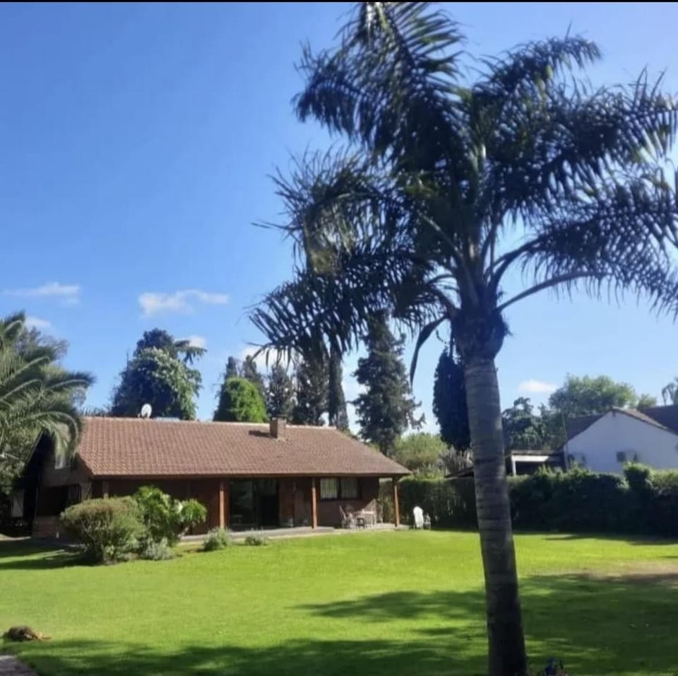 Los tutinos House in Ezeiza