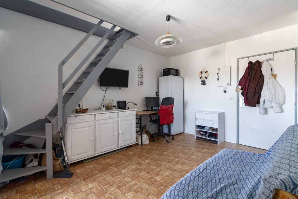Property building, Living room