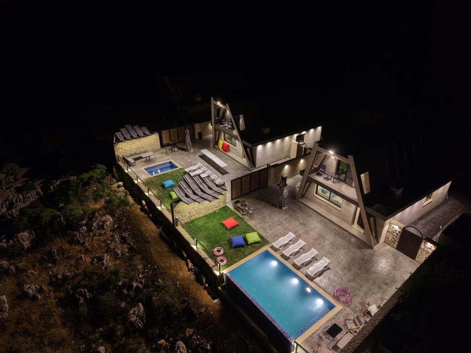 Property building, Swimming pool