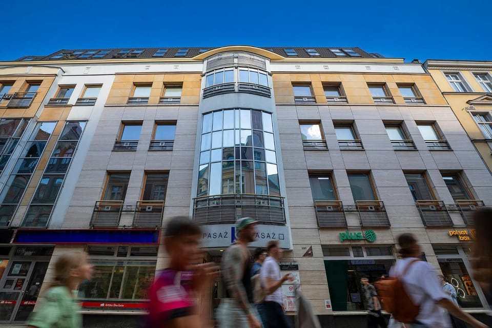 Property building, Location