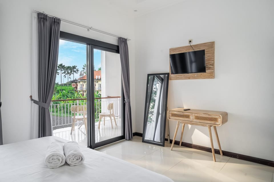 Bed, TV and multimedia, View (from property/room), Balcony/Terrace, Photo of the whole room, Bedroom, towels