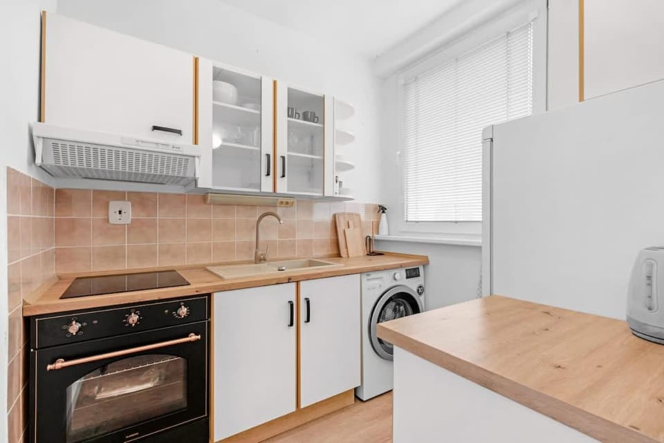 Kitchen or kitchenette, stove, washing machine