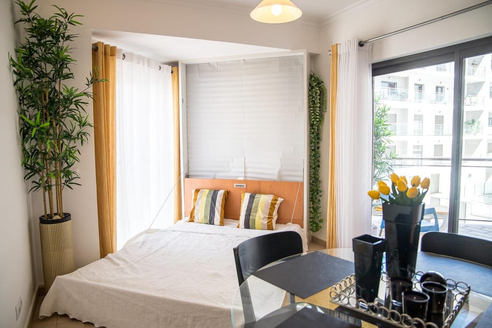Bed, Living room