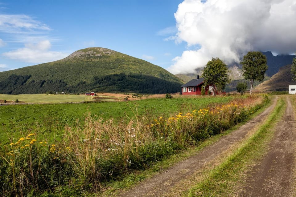 Property building, Nearby landmark, Natural landscape, Mountain view