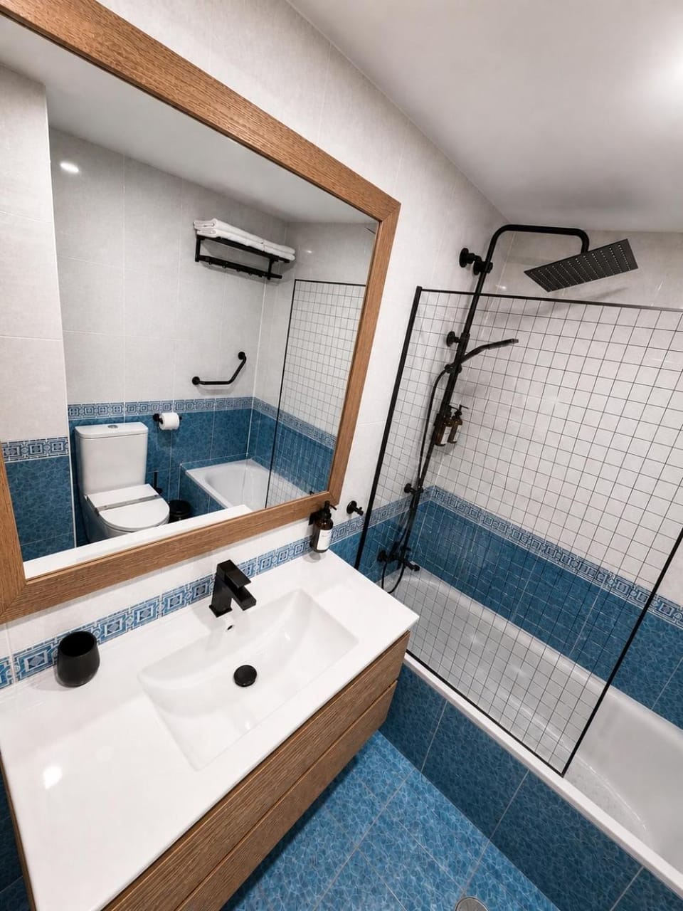Shower, Bathroom, Bath, towels