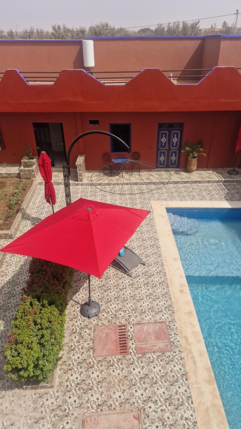 Property building, Swimming pool, sunbed
