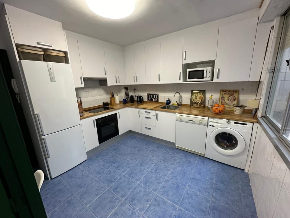 Kitchen or kitchenette, Living room