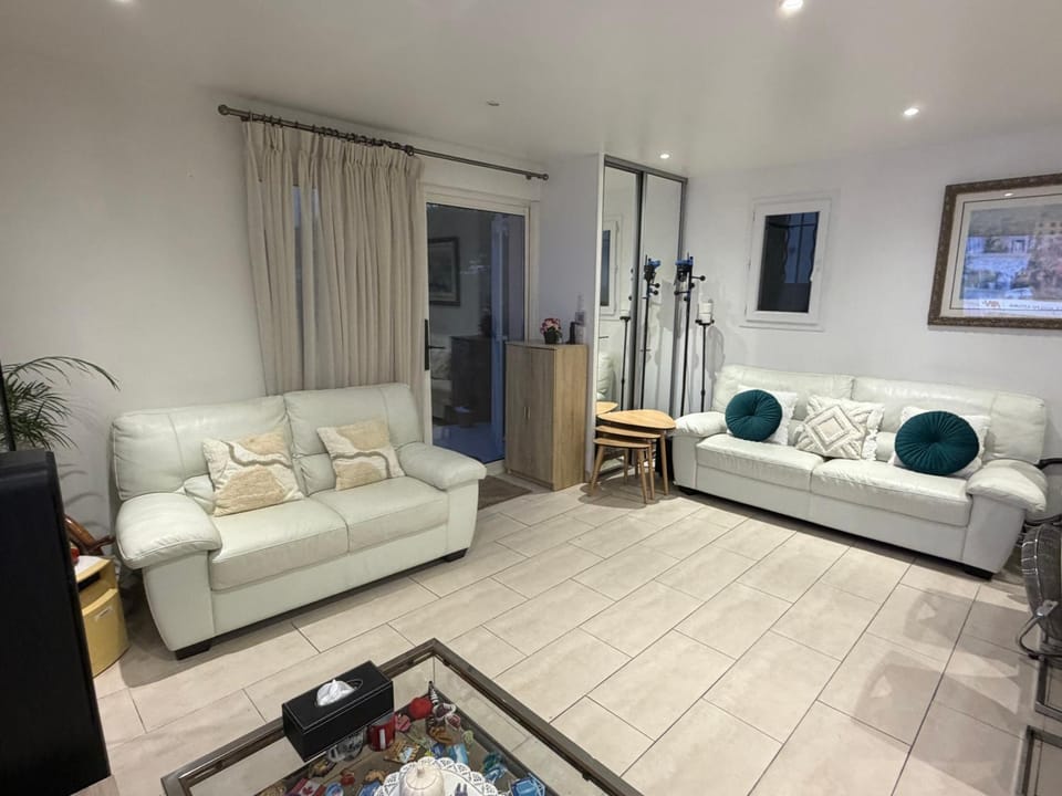 La Villa Français Live, Love,Laugh & have Fun Villa in Villeneuve-Loubet