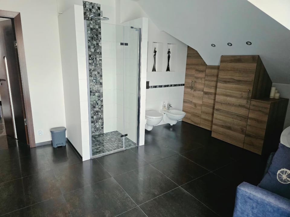 Szary odpoczynek na piętrze - wieś Pogórze, dla zmotoryzowanych Vacation rental in Pomeranian Voivodeship