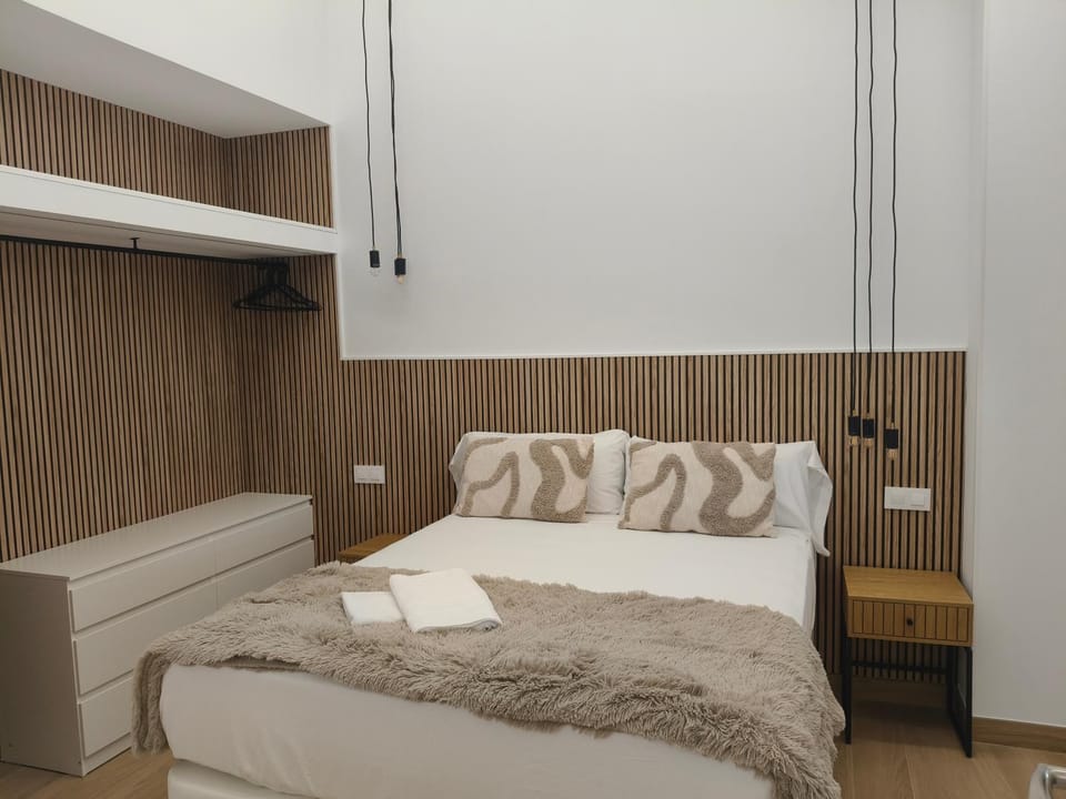 Photo of the whole room, Bedroom