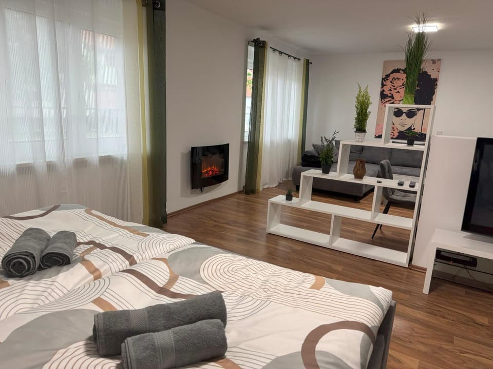 Communal lounge/ TV room, Living room, Bedroom, towels