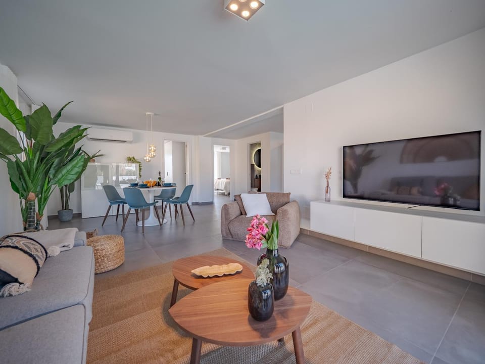 TV and multimedia, Living room, Evening entertainment