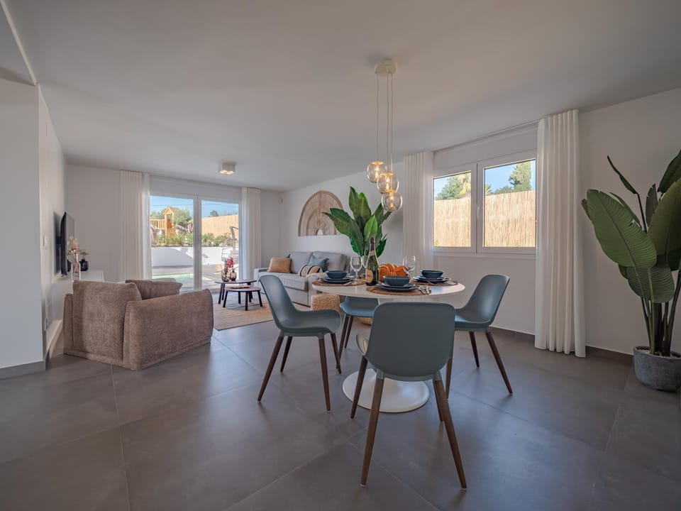 Living room, Dining area