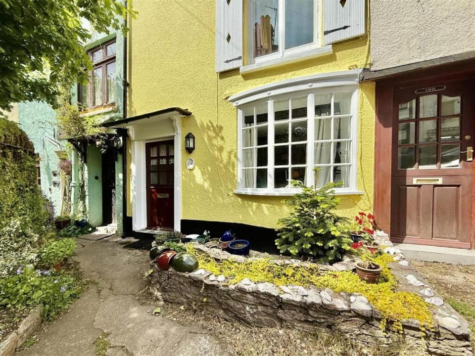 Charming Brixham Cottage House in Brixham