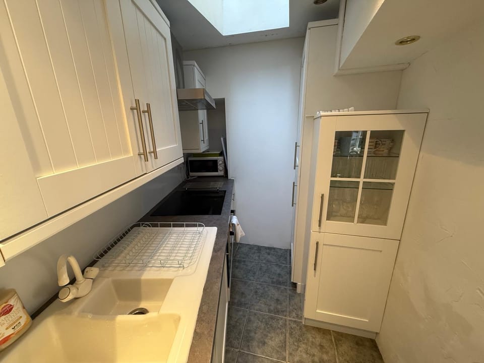 Charming Brixham Cottage House in Brixham
