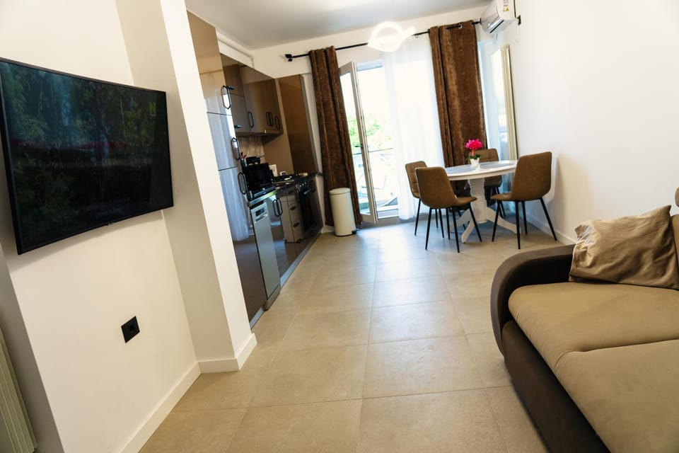 Communal lounge/ TV room, TV and multimedia, Kitchen or kitchenette, Living room, Seating area, Dining area, Evening entertainment