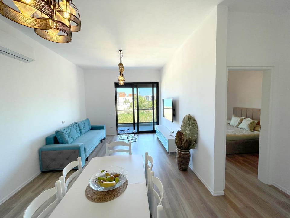 Living room, Food and drinks, Seating area, Dining area