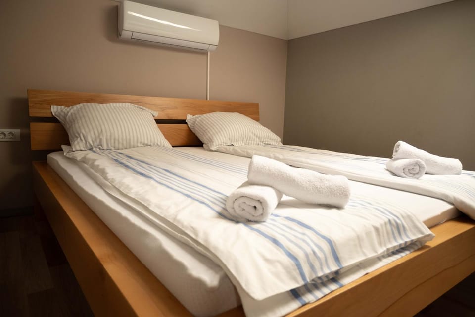 Bed, Bedroom, towels, air conditioner