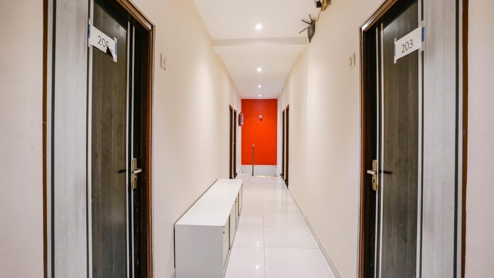 Glitz United-Boomerang & Powai IIT Hotel in Mumbai