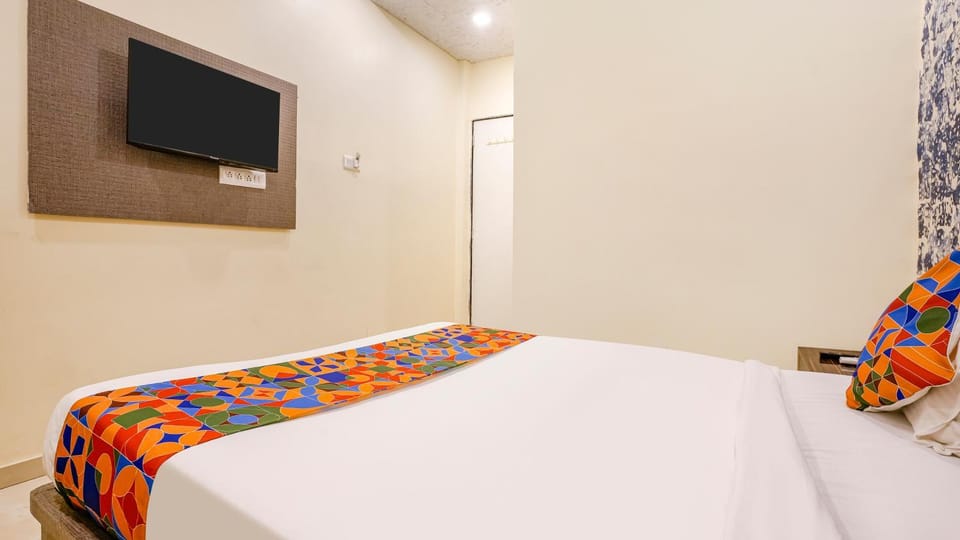 Glitz United-Boomerang & Powai IIT Hotel in Mumbai