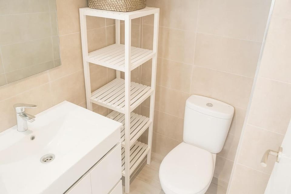 Bathroom, towels