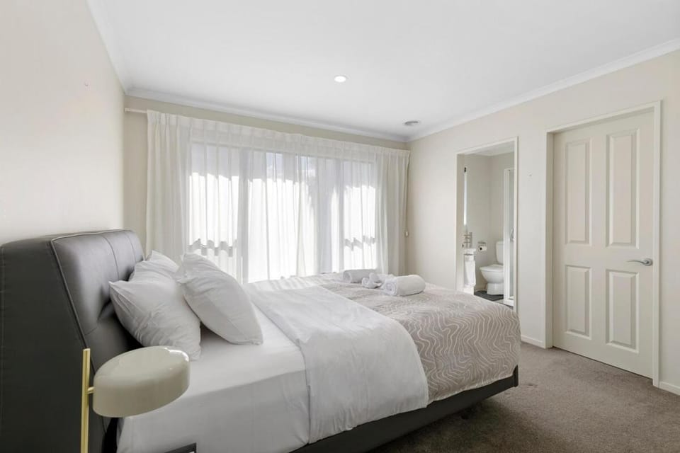 Central Lower Hutt Gem - Steps to Queensgate & Station Villa in Lower Hutt