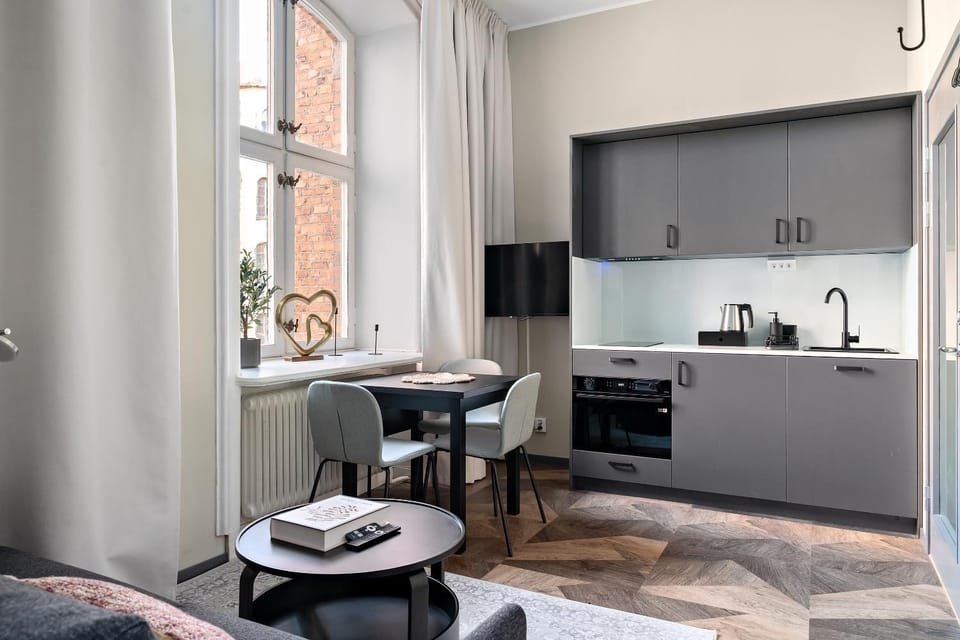 Kitchen or kitchenette, Seating area, Dining area
