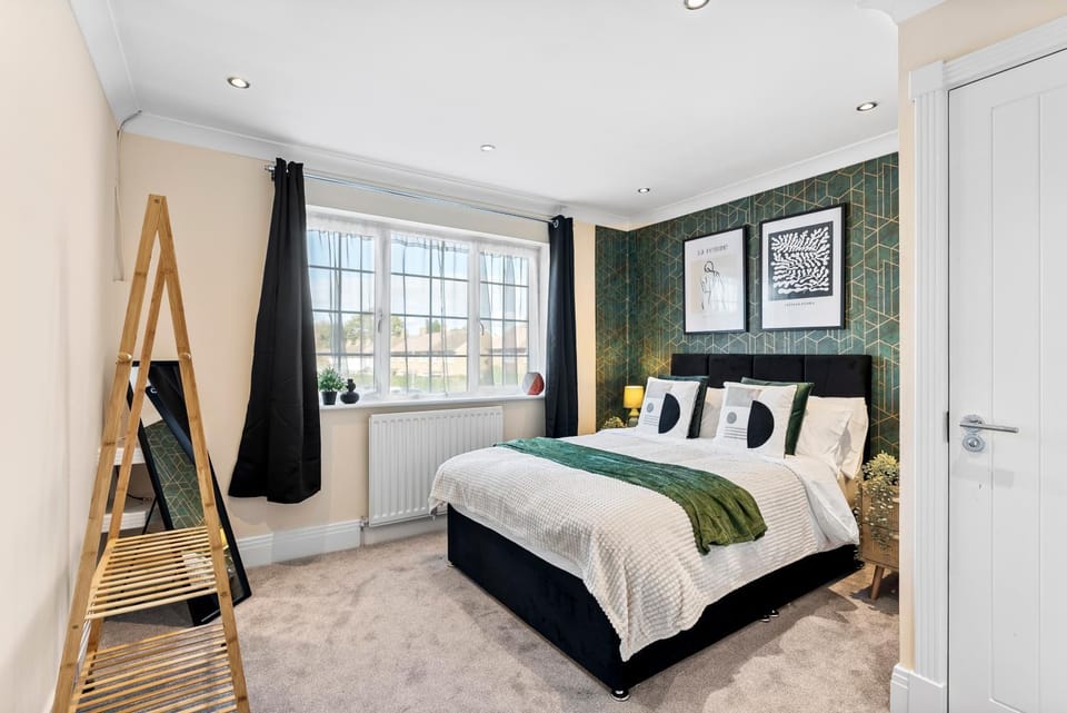 Stylish 4 bed in Bracknell with Games Room House in Bracknell