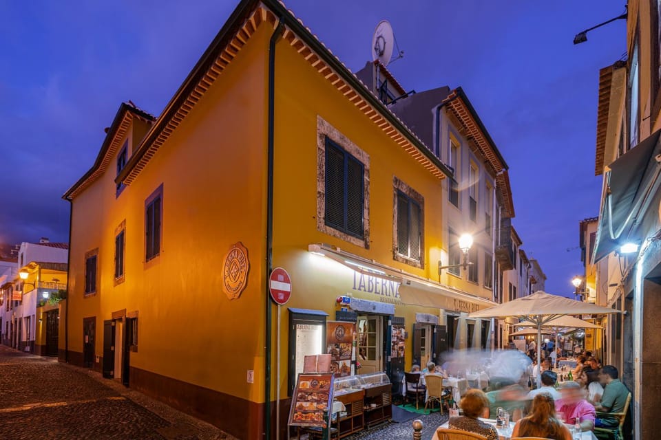 Night, Neighbourhood, Location